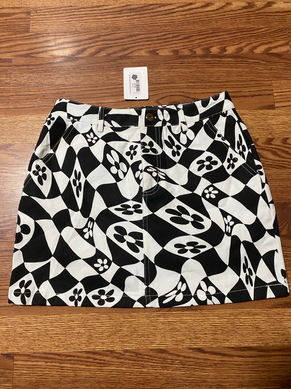 NWT Black & White Floral Graphic Mini Skirt